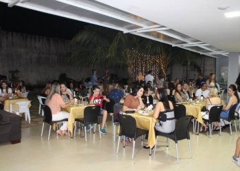 Festa de confraternização de fim de ano reuniu colegas e familiares 