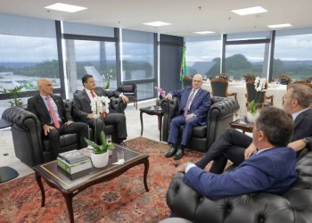 Discussão sobre reajuste do teto do funcionalismo volta ao debate em Brasília