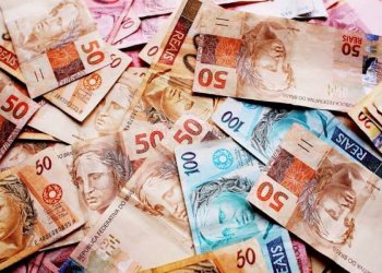 Governador anuncia pagamento dos servidores estaduais para terça-feira, 26