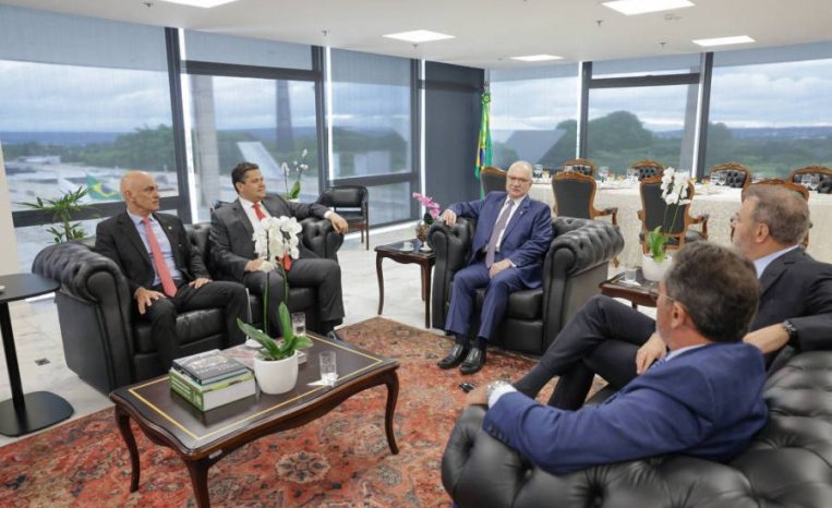 Discussão sobre reajuste do teto do funcionalismo volta ao debate em Brasília